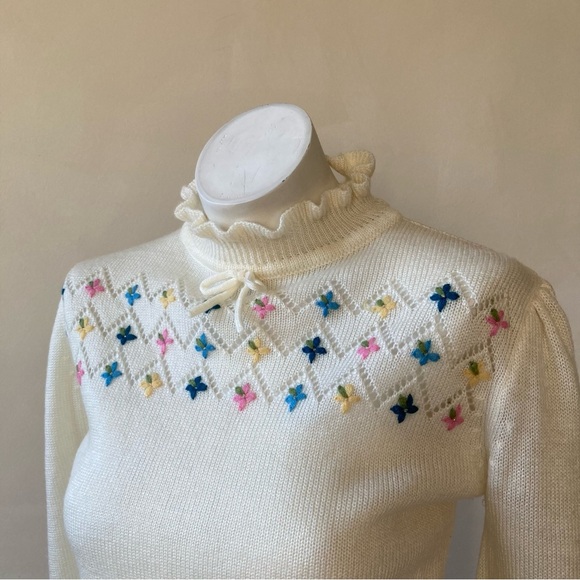 Vintage Cottagecore Coquette Feminine Floral Knit Sweater - Picture 3 of 10